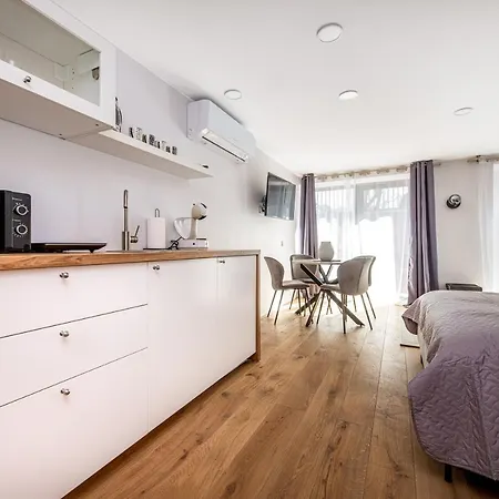 Nauji Apartamentai Su Terasa Tik 300 Metru Iki Juros Palangos Centre Smilciu Gatveje パランガ