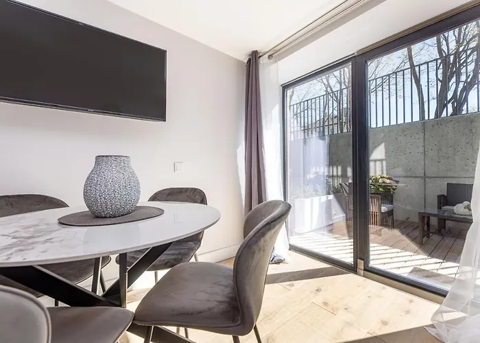 Nauji Apartamentai Su Terasa Tik 300 Metru Iki Juros Palangos Centre Smilciu Gatveje パランガ